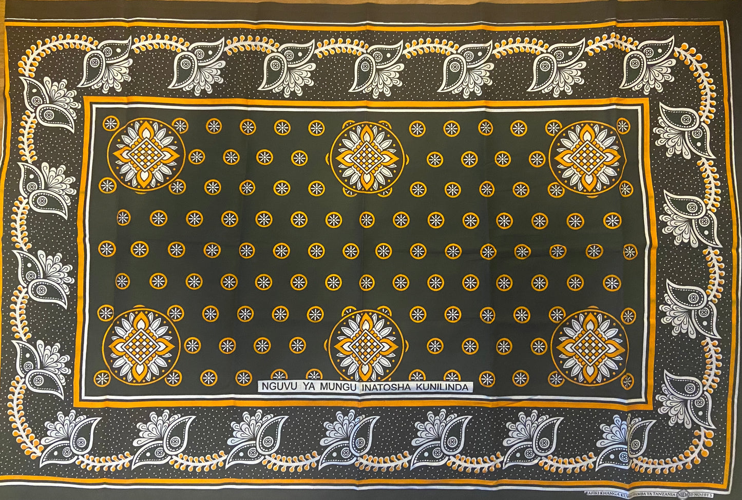 041- Maneno maneno yavunja moyo (Kanga)